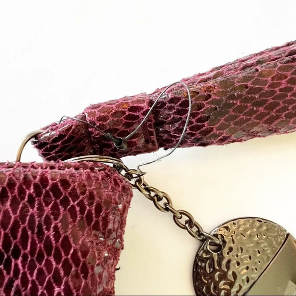 Nine West Faux‎ Reptile Clutch Wristlet Red Black Ombré Zip Top Party Night Out - Picture 3 of 7